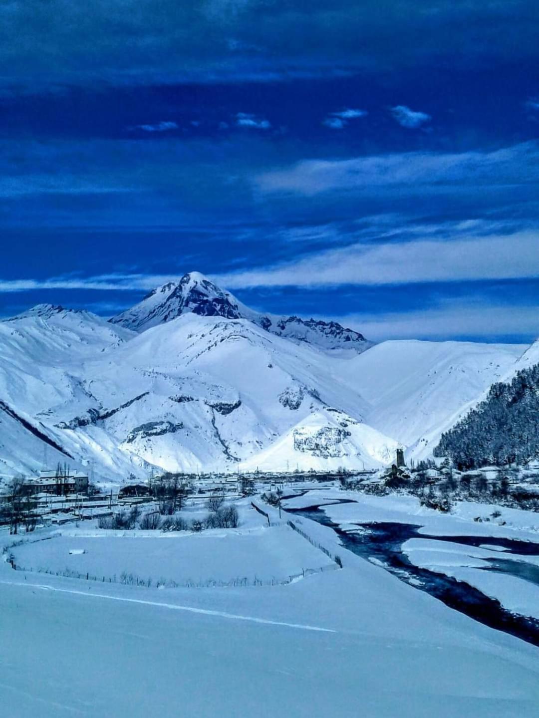 Warm House Guest House Kazbegi Bagian luar foto